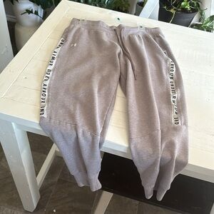 Women's Under Armour Loose Pants L Gray, white and black like new